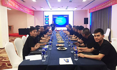 91福利影院伸縮門首屆代理商委員會戰略研討會於成都勝利召開！